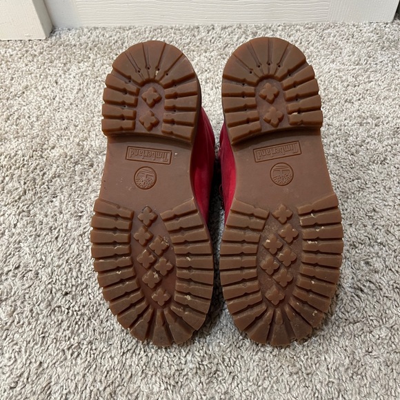Red Timberland
Size Youth 4
Barely Worn - Picture 2 of 4